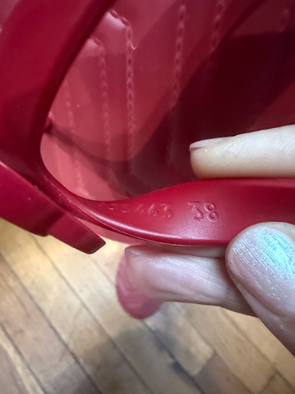 Gucci Red Women's Logo chevron Thong Sandals - Picture 9 of 9